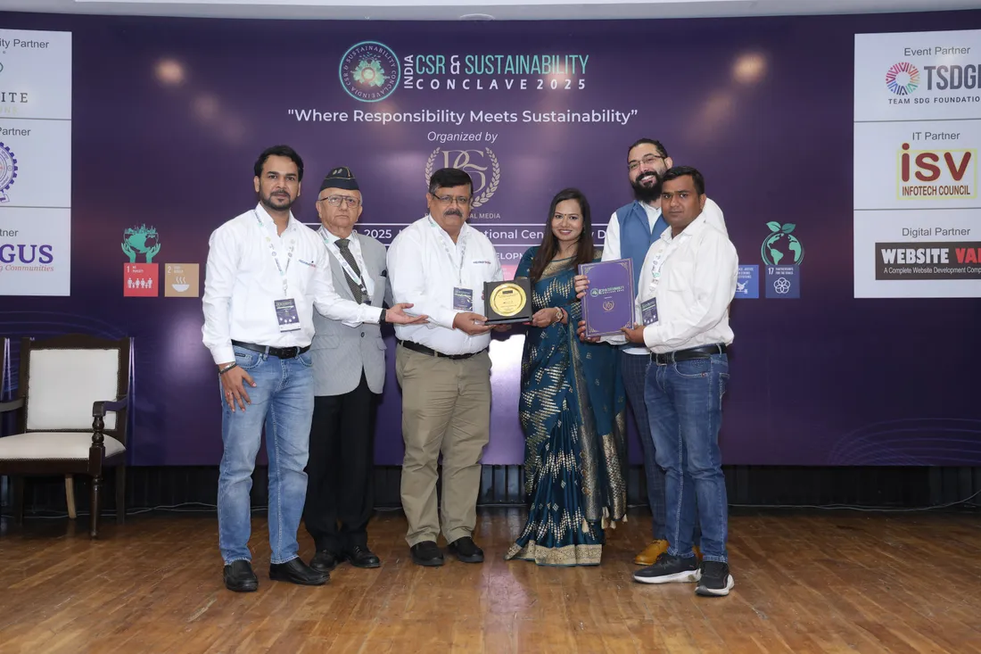 Highway Roop team receiving a CSR award